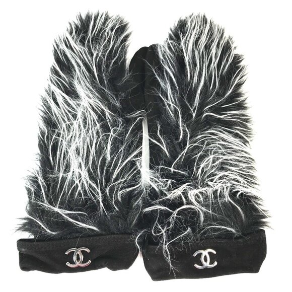 CHANEL Black Love Gloves - Picture 1 of 12